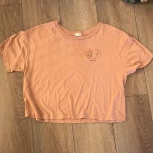 Cropped pink t-shirt